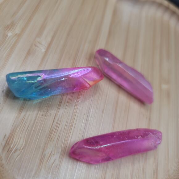 Electroplated Aura Crystal Quartz Points, 27G - Picture 3 of 4